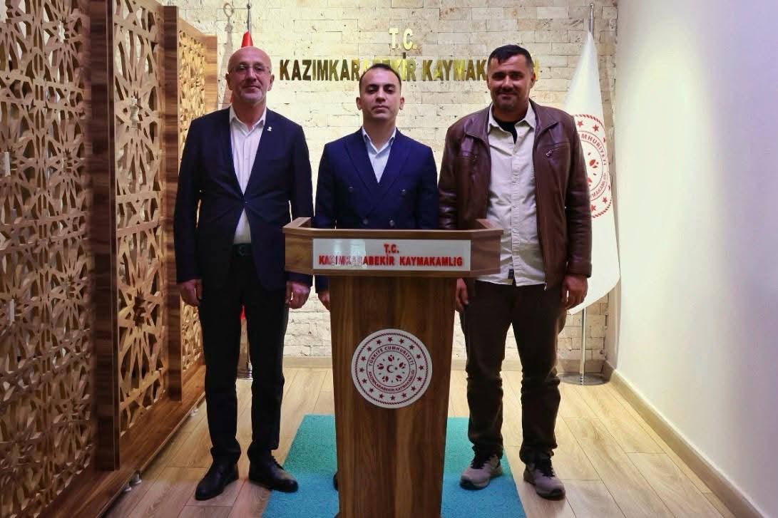 Ak Parti Karaman İl Başkanlığı olarak;

İl Başkanımız Av. Murat Öztürk, Milletvekilimiz Osman Sağlam, ilçe başkanlarımız ve İl Genel Meclis üyelerimiz ile birlikte, Kazımkarabekir İlçe Kaymakamımız Mücahit Zıvlak’a hayırlı olsun ziyaretinde bulunduk.
