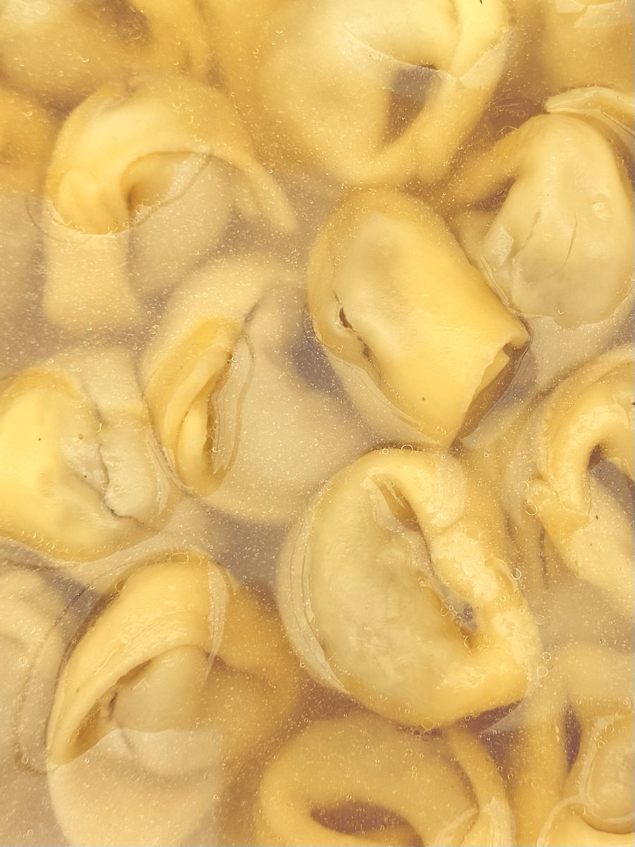 I cappelletti più buoni sono quelli che fa la mia mamma, ma anche questi della Bocciofila non scherzano.

#Ferrara #teamcappelletti