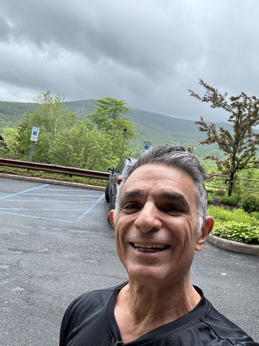 Happy Monday my X friends 🚀 I love Mondays, getting so see our Army of Dollars spring into action is exciting 🎉 New weekly goal chart written out for our Health Investment is always epic. Being alive, having movement and health makes me wealthier than richest person out there