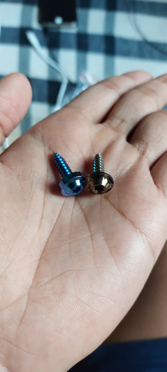 Baut 25rb sm baut 105rb😂 fungsinya sama baut bodi yamaha