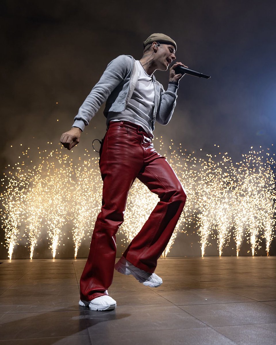 Secondo il giornale britannico The Sun, Justin Bieber annuncerà “una serie di concerti a livello internazionale” dopo il Coachella e avrebbe in programma la pubblicazione di un nuovo album pop nel 2026. 📀🎶🏟️

Una fonte racconta: “Questo sarà un grande anno per Justin. Si è