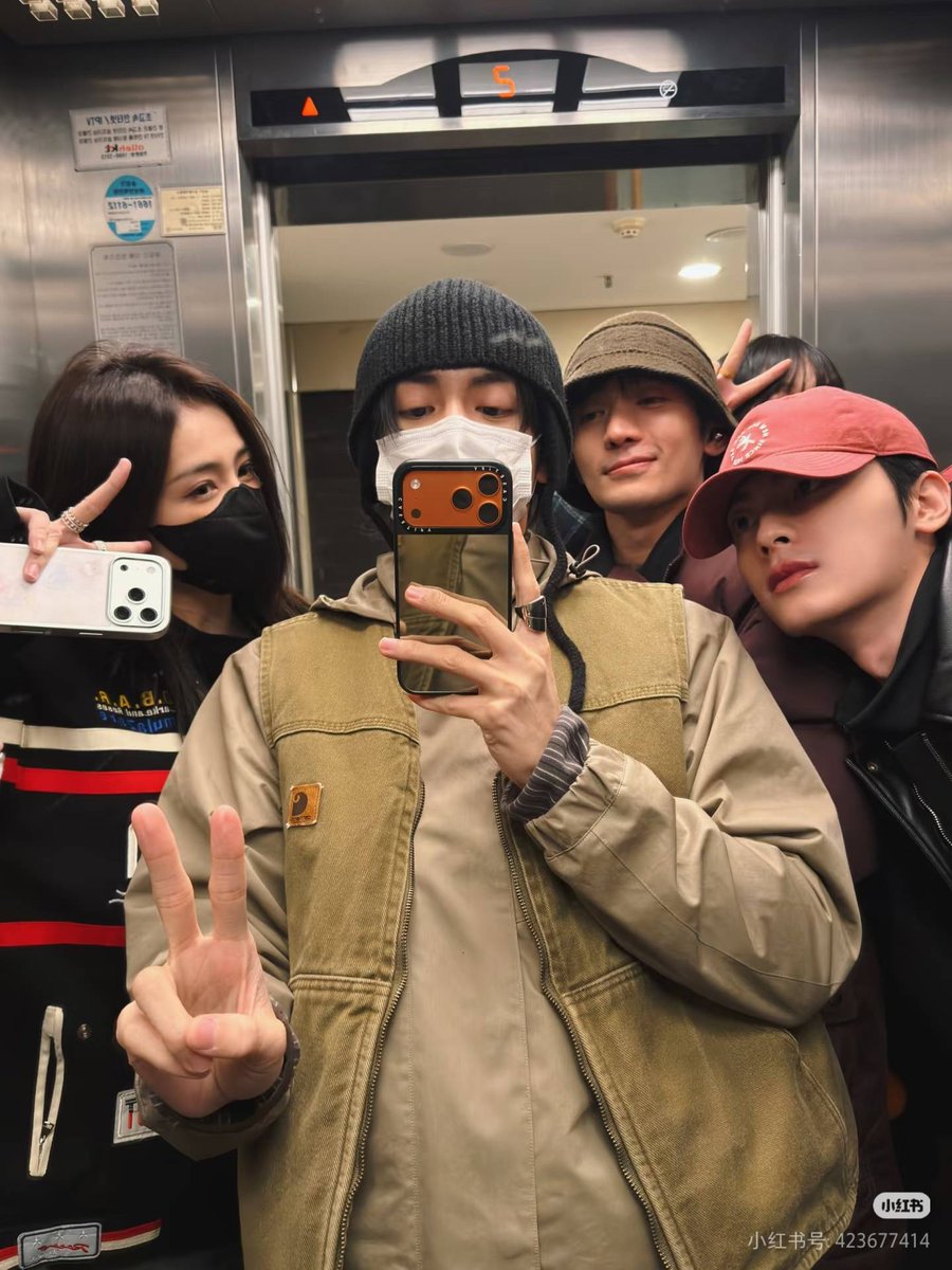 kyellae's tweet photo. korean trip #FEUD fam and hehe ❤️

#BaiLu #ZengShunxi #ChenHeyi #LiangYongqi https://t.co/5U3dsC0qO5