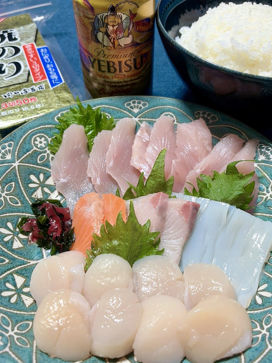 連休最終日まで現場を頑張ったので、夕飯を作る元気なんて残っているはずが無く、「手巻き寿司パーティー」という名の手抜きご飯🥳🍣🍺

ふるさと納税返礼品のお刺身は美味しいから許して欲しい気持ち🙏🦪✨

体重は、夕食だけ食べる作戦で目標まで絞れたけれど、あと1週間だけ頑張ってみます🏋️‍♀️💪