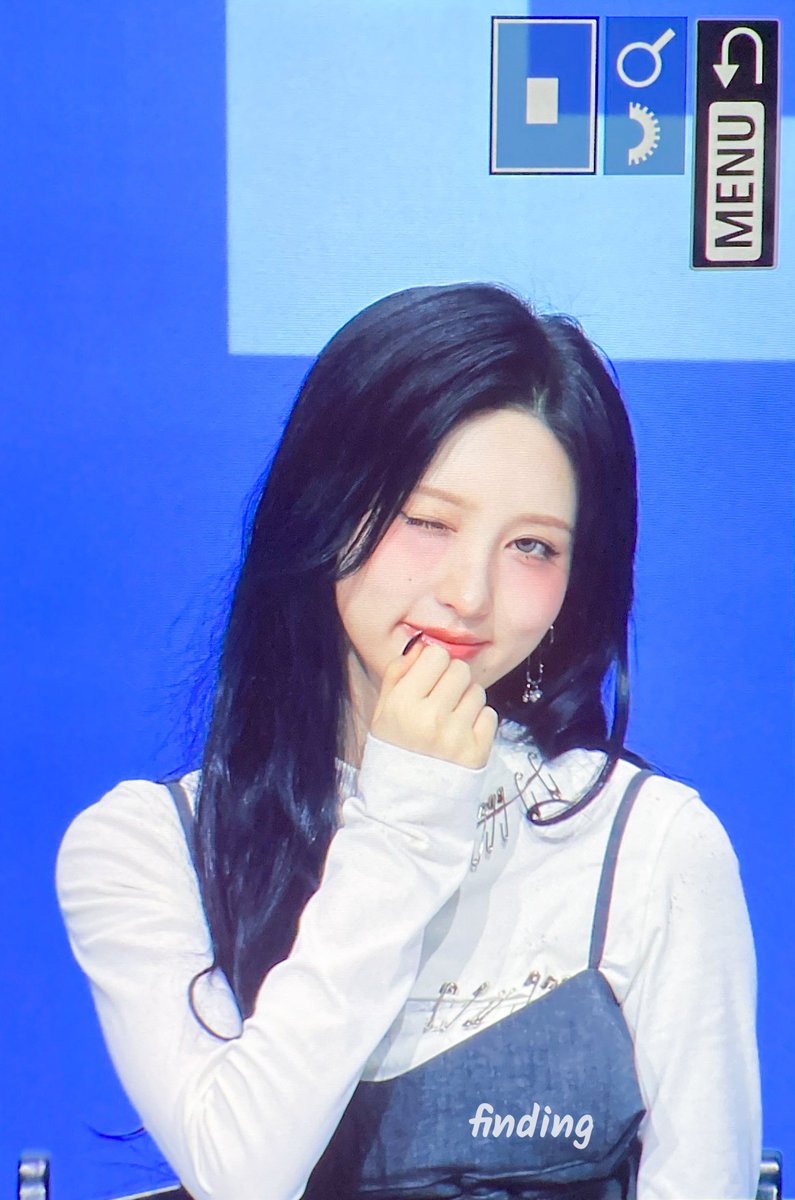 𝗳𝗶𝗻𝗱𝗶𝗻𝗴 tweet media