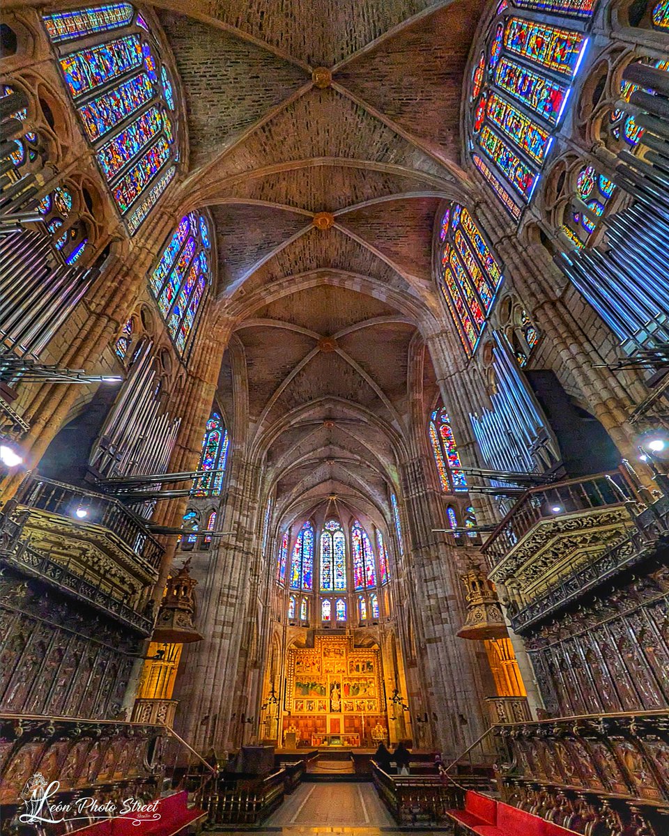 LEONPHOTOSTREET's tweet photo. Catedral de León. La Pulchra Leonina #leonesp #pulchraleonina #georgexixon #leonphotostreet #fotosquecuentancosas https://t.co/hGgyNvBIau
