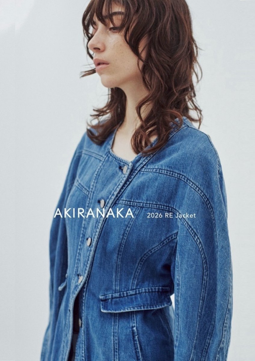 今季デニムジャケット。 クチュールライクな多くのシームで立体的に