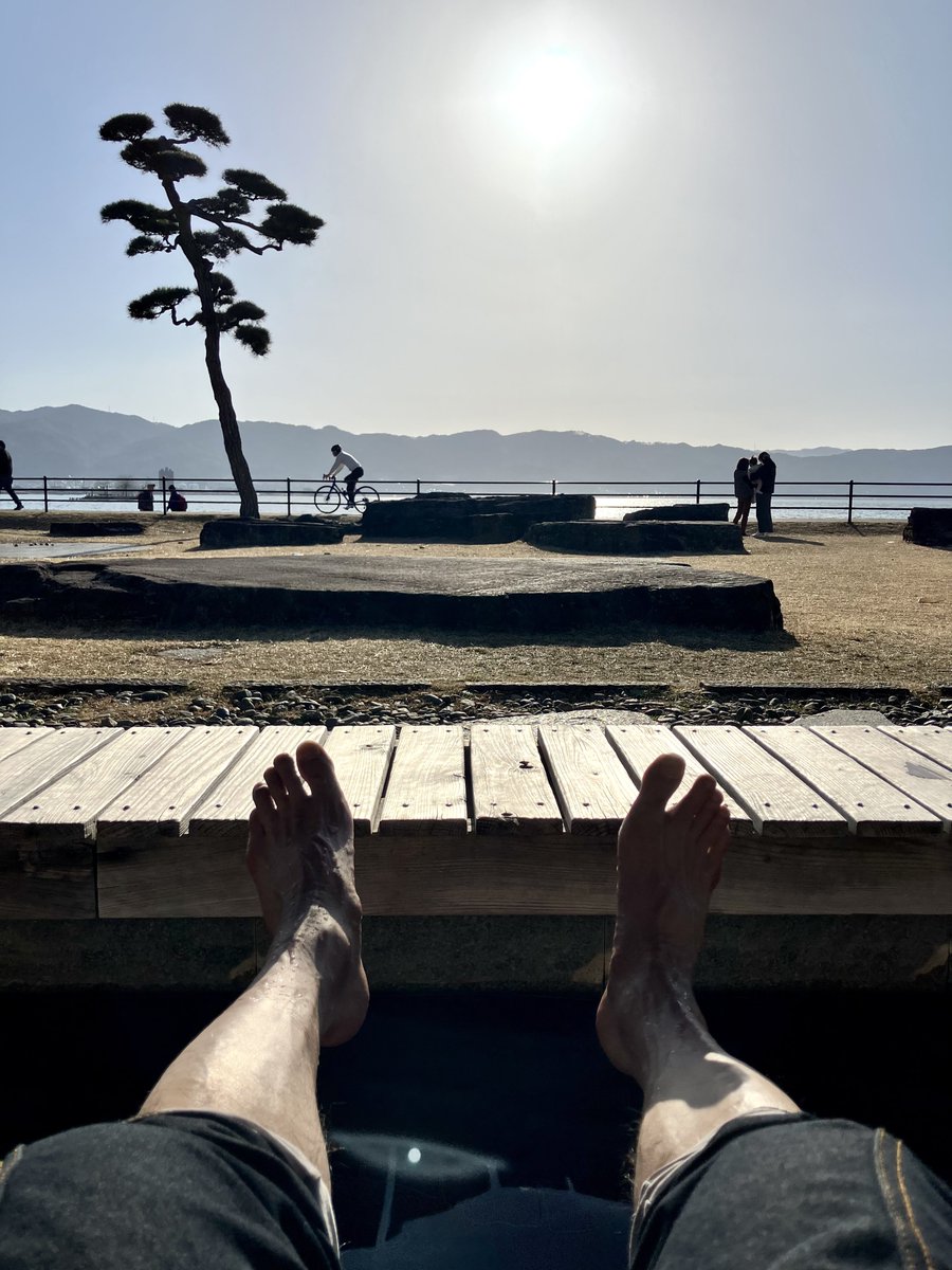 暖かくなるとライダーが湧いてきて観光地廻ったり足湯に浸かります。