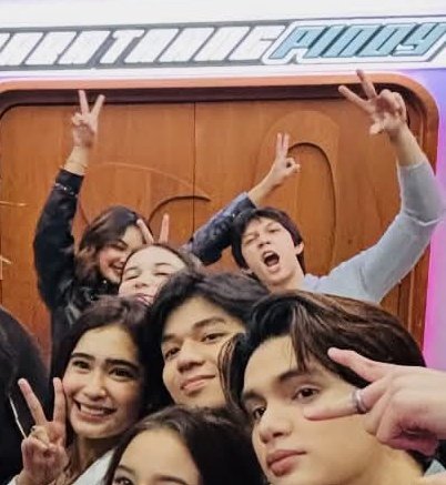 carmelle and iñigo in their own world 🥰

#cargo #walangmalisya