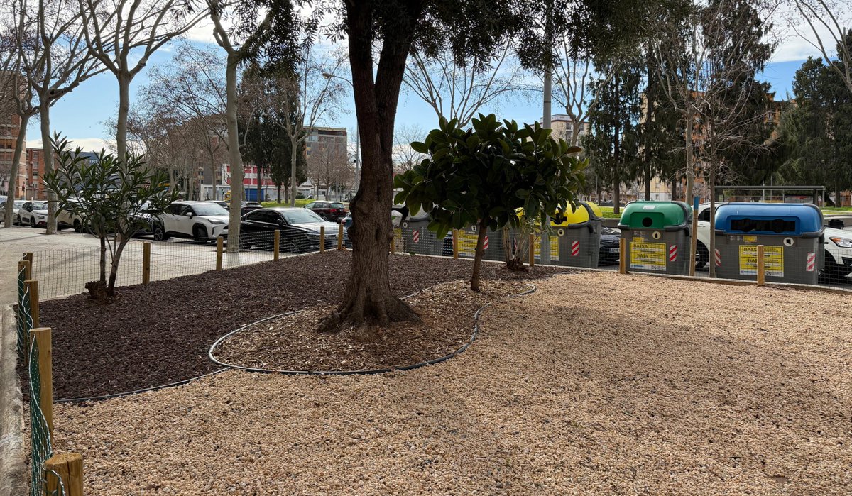 Seguimos mejorando las zonas verdes de todos los barrios de #Badalona. Recientemente hemos llevado a cabo actuaciones de mejora en los jardines de las avenidas Maresme y Almería, en el barrio de Sant Roc, unos espacios que llevaban muchos años sin el mantenimiento necesario y