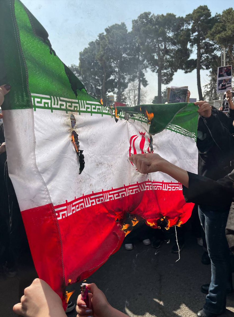 QSKJK's tweet image. تا جایی که میتونید توییت بزنید ؛ نذارید تلاش بچه هامون بی ثمر شه..

RP &amp;amp;RT
#IranMassacre 
#FreeIranStudents
#StudentsRights