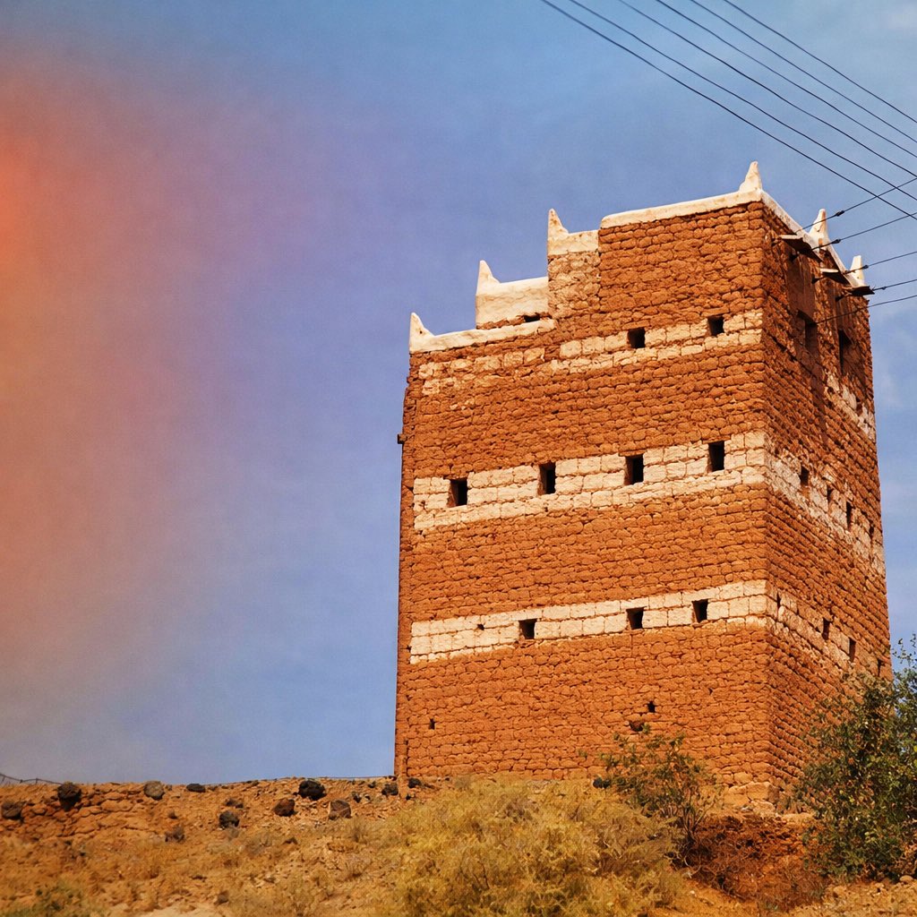 كما نحمد الله على ما أولانا من ثقة قيادتنا الرشيدة؛ إذ صدرت أربعة أوامر ملكية كريمة، كان أولها عام 1430هـ، ثلاثةٌ منها بتعييني عضوًا في مجلس الشورى لثلاث دورات متتالية، ثم الأمر الكريم بتعييني مديرًا لجامعة حفر الباطن، وذلك بعد ابتعاثنا للدراسات العليا لأكثر من سبع سنوات. ثم عدنا