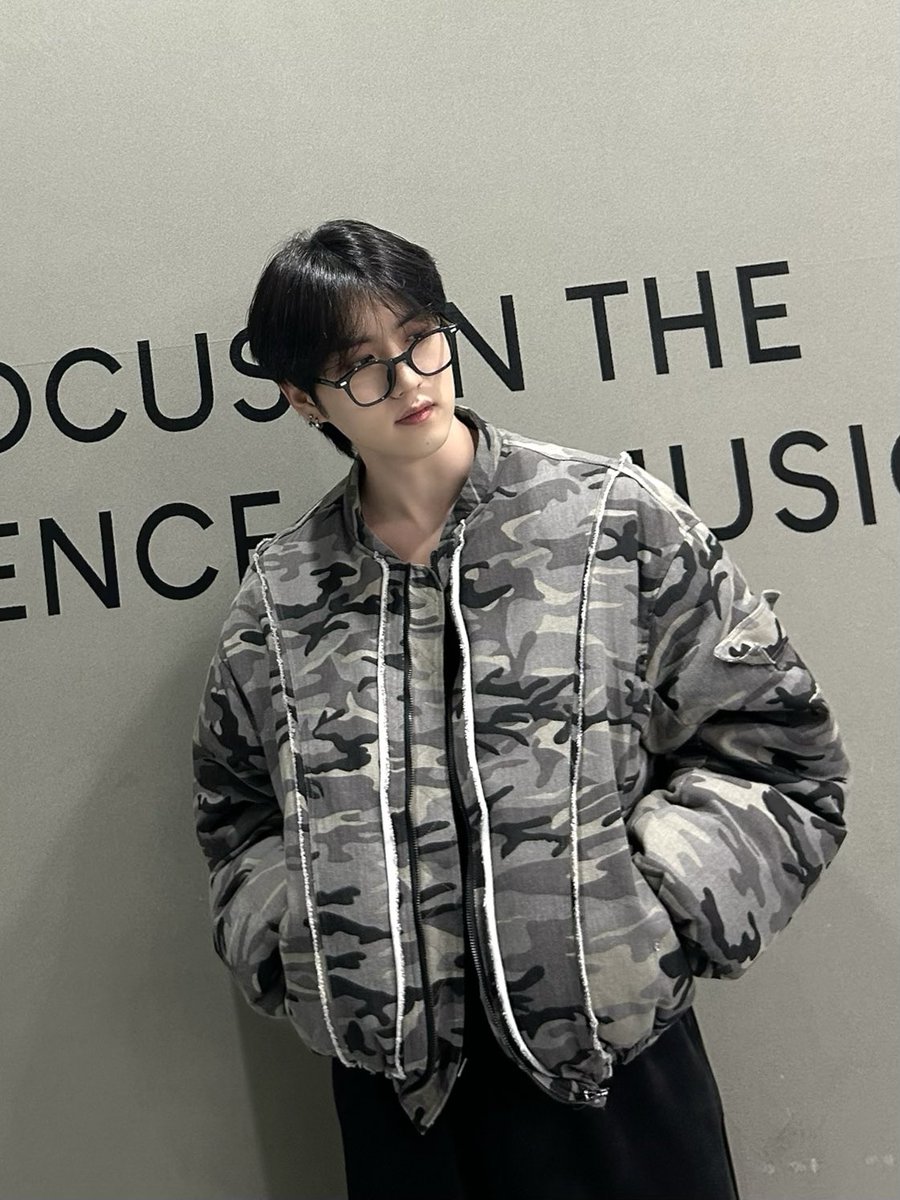 드디어 따뜻해지는구나!

#EPEX #이펙스 #YEWANG #예왕