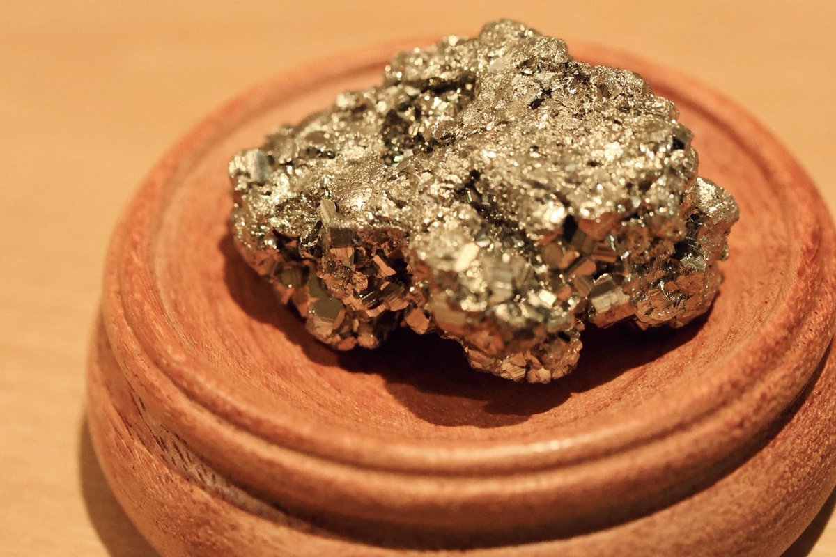 旦那と遊びに行った小江戸でパイライトって石を買ったんだけど