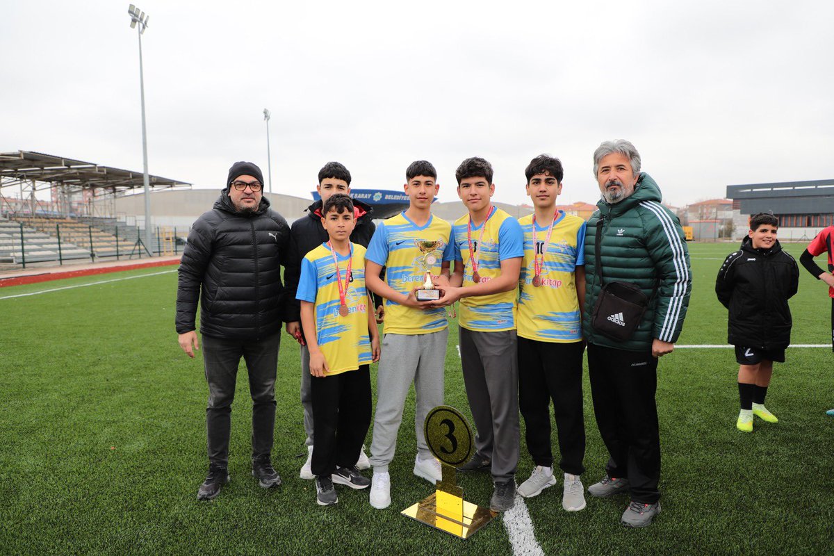 Okul Sporları Yıldızlar Futbol İl Birinciliği müsabakaları, kıyasıya mücadelelere sahne olan final karşılaşmasının ardından sona erdi.

Dereceye giren takımlarımızı ve turnuva boyunca emeği geçen tüm sporcularımızı, antrenörlerimizi ve öğretmenlerimizi tebrik ediyoruz.👏