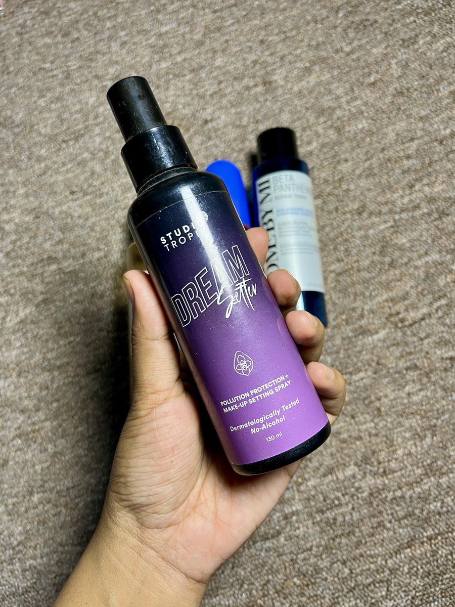 twobelimilk's tweet photo. setting spray studio tropik 

setting spray favotite, udah repurchase lagi cocok bgt dikulit oily nahan makeup sehatian, bikin makeup blanding cakep dan tahan seharian, kalo outdor panas”an keringetan masih oke. minus spraynya doang formulasinya gong 🫵

🖇️https://t.co/2wWQt3dfh0 https://t.co/RUD0Bb3QHy