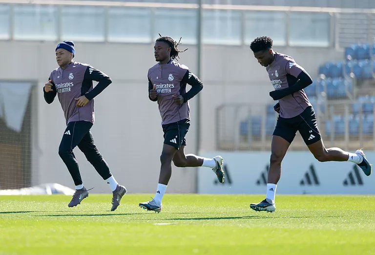 MadridXtra's tweet photo. The team is training. 🏃 https://t.co/EzWleZx5F8