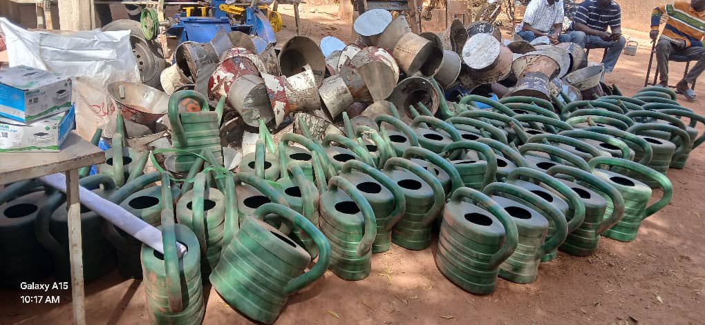 psaafml's tweet photo. #Dioïla #Massigui #PSAAF3 #AJDT
À #Massigui, #AJDT a remis des matériels sanitaires, équipements de maraîchage, moulins, lampes solaires et fourneaux Sewa aux populations, en présence des autorités locales et bénéficiaires.#Autonomisation #Developpementlocal @Poulodebo https://t.co/EM80YcxgpH