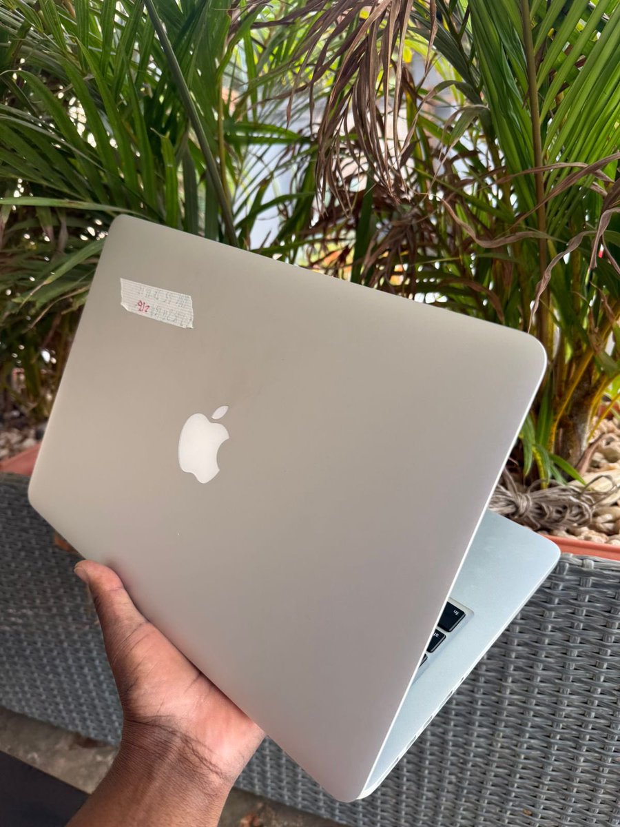 🍎 MacBook Pro A1708 (2017) – 13”
Non Touch Bar
Intel i5  
8GB RAM
256GB storage 
ksh37,000/=

What’sApp
0719 522 260