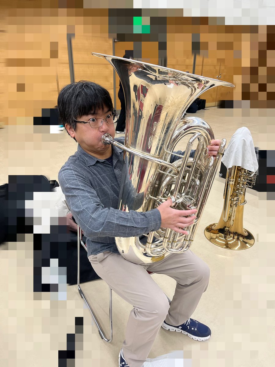 🎶マエストロの楽器紹介🎶 大きな金管楽器、テューバです！ 後ろに