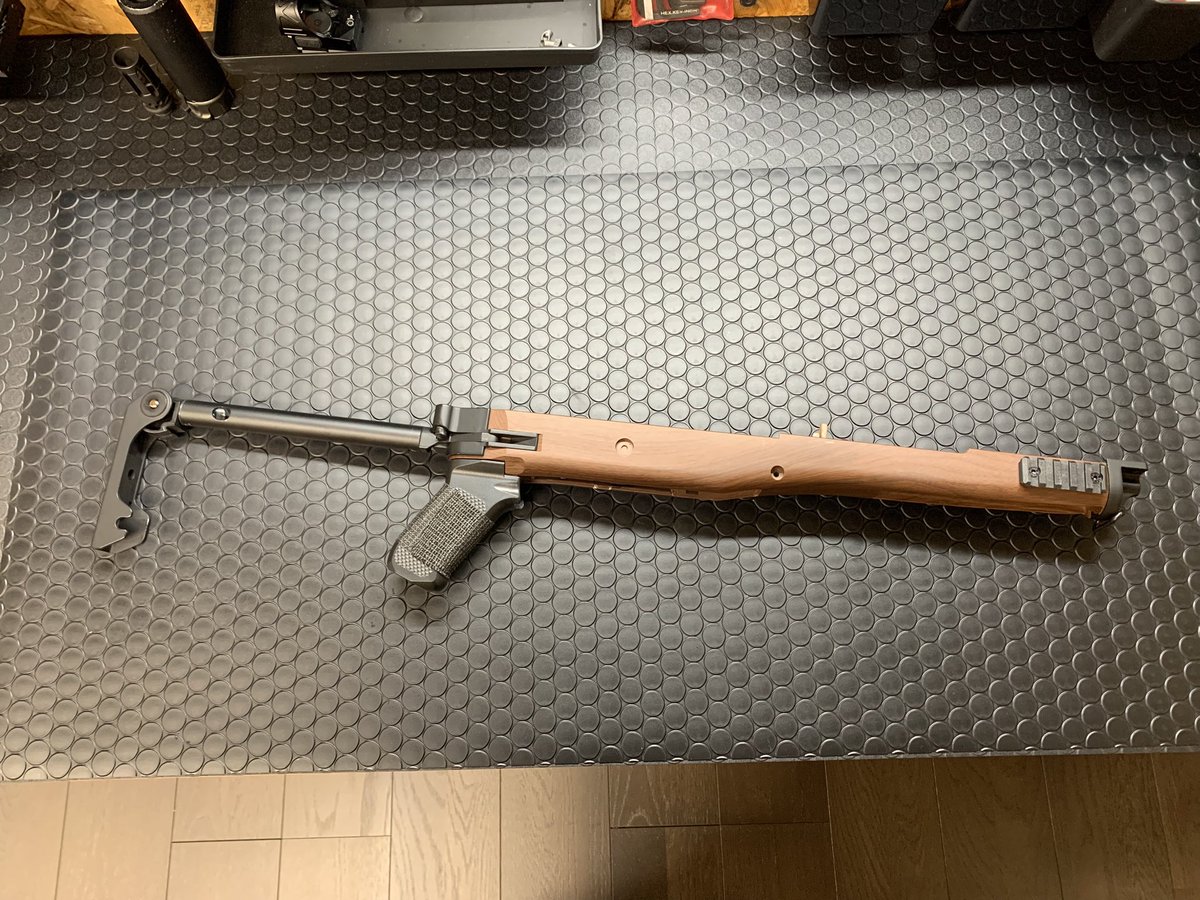 2874works's tweet image. アウターバレルを加工に出したのでその間に他の気になってる所に手を入れる。
ストックパイプを４㌢カットして20㍉レールの取り付け。
グリップもAK用のを加工すれば付きそうな予感( ´◉‿ゝ◉`)
#mini14