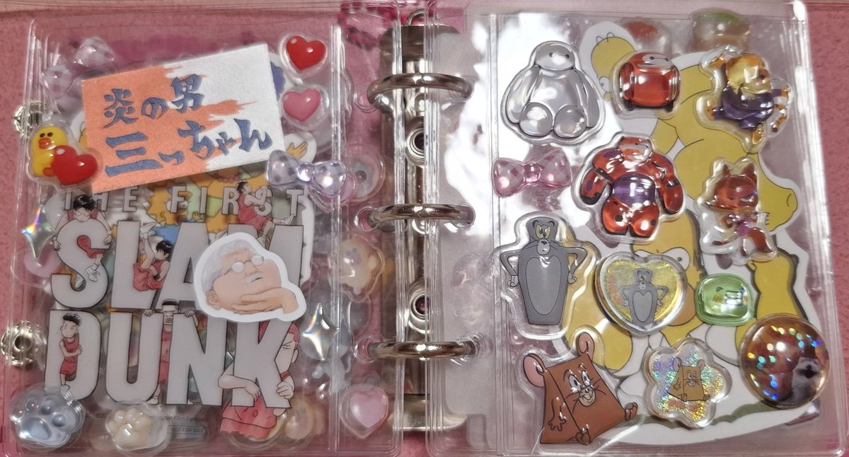 _72_me's tweet photo. 姪っ子にシール交換したいからシール帳作ってと言われよく分からぬまま作ったんだけど三っちゃんはレート高すぎてあげれないわごめん、クソ叔母より https://t.co/bOFQIg1H7g