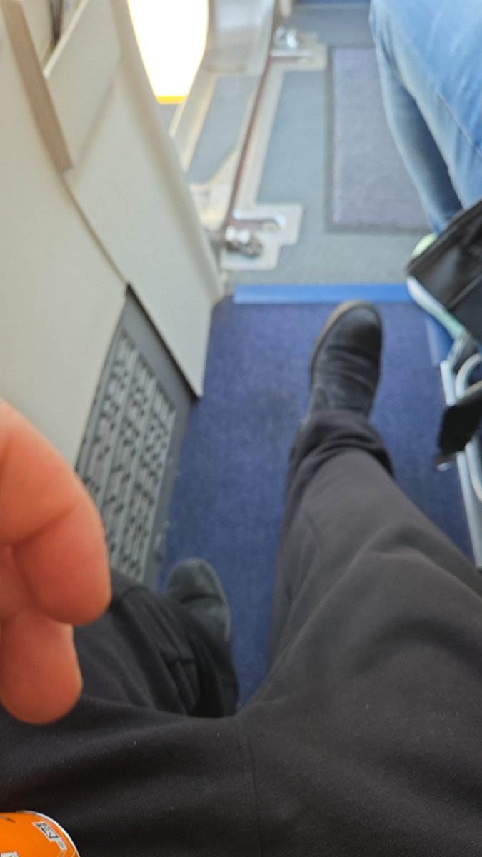 FlorianSchlabes_SΛDLIFE tweet media