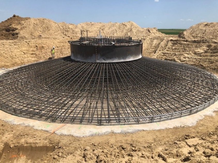 Here’s a photo of the construction base of a wind turbine:

▪️Wind turbines are predominantly made of steel (66-79% of total turbine mass); fiberglass, resin or plastic (11-16%); iron or cast iron (5-17%); copper (1%); and aluminum (0-2%).

▪️Wind turbine blades are made with