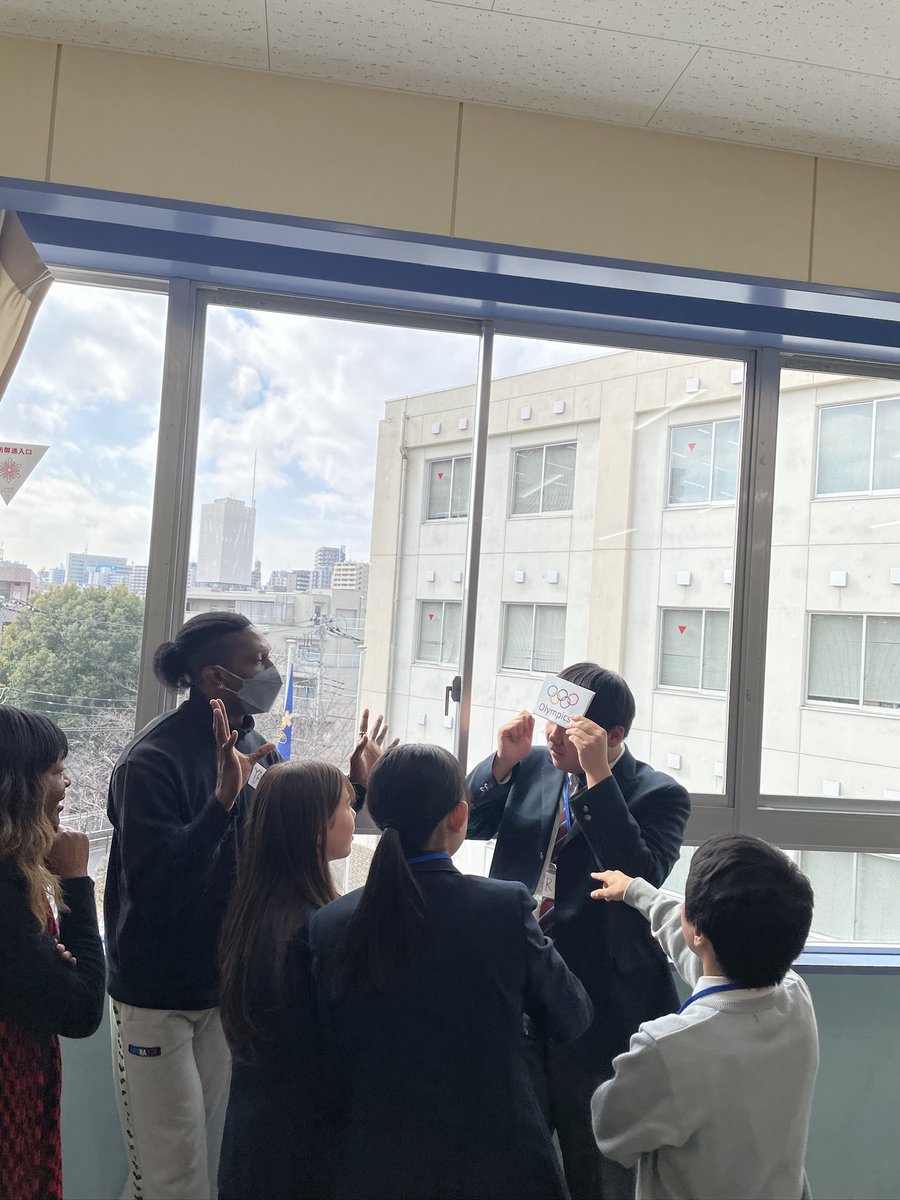 teikyo_int's tweet photo. 中学English Practice Day
中学インターナショナルクラスで2日間、留学生を招いて様々な英語アクティビティを行いました。様々な国籍の方と話すことで、英語がいかに世界の共通語であるのかを実感できたのではないでしょうか。
#帝京中学校　#英語教育 https://t.co/VL3d4tPsly
