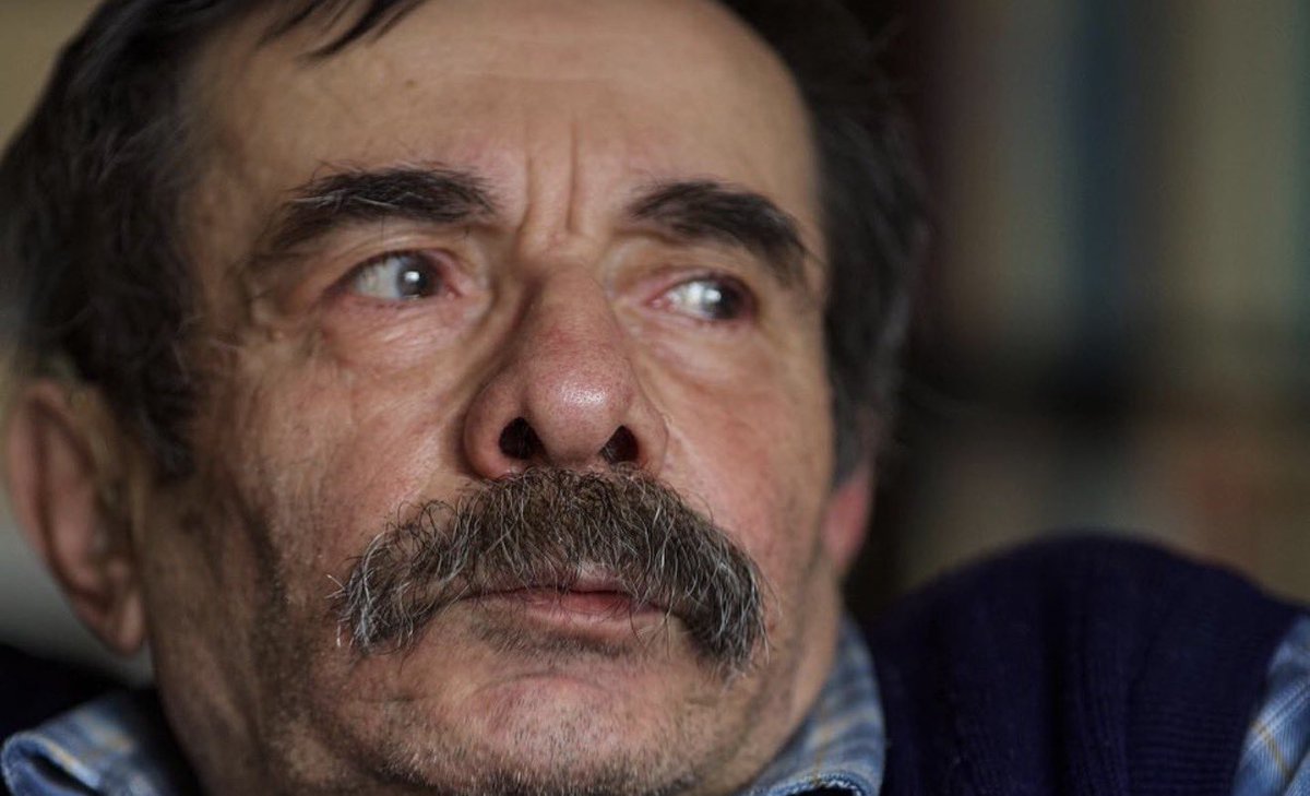 En son iki ay önce uzun bir telefon görüşmesi yapmıştık Necati Tosuner ile… İlgisini, sözünü, bilgisini esirgemezdi. 

Aralık ayında şöyle yazmıştım onun için: Necati Tosuner’in dünyasında çoğu zaman “büyük olaylar”yoktur. Sigarayı bırakmak gibi sıradan bir karar, bir öğretmene