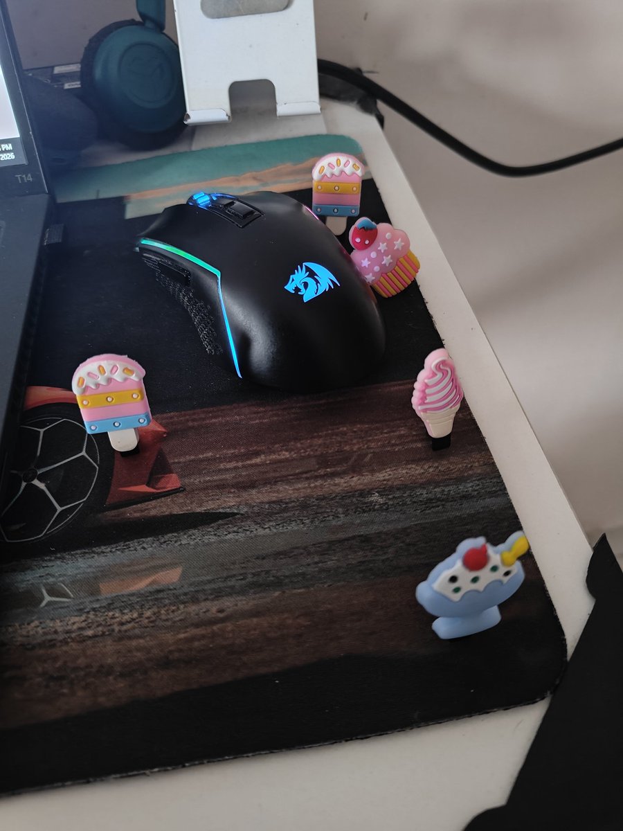 unaku_jj's tweet image. Having a very sweet Monday.... Dotter serving ice creams! 🤩😄

#cutiepie 
#sweetmonday