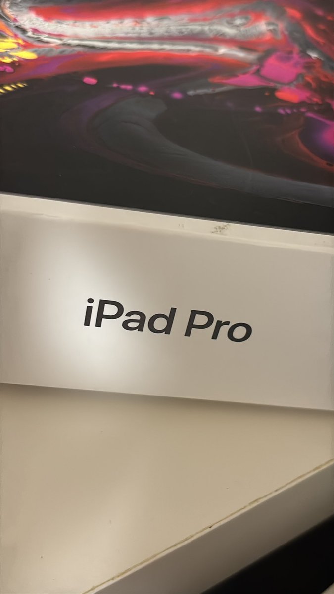 아앙 ///
몇년을 고민한 아이패드.. 나만 없던 아이패드 장만 햇습니다!! 오늘 당근으로 구매햇더요 ✌️
그림용으로 사기엔 가격이 너무 부담됐는데 막상 프로크리에이트 깔고 그리니까 너무 좋고 만족스러워서 눈물만나와........🥹