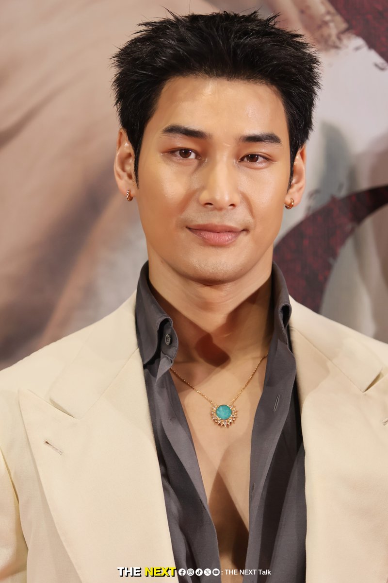 ความหล่อของพี่ปราณน่ะนะ 

“อาโป” ในงาน “The Premiere of THE STAIN”
 
#ราคีGALA 
#ApoNattawin 
#THENEXTTalkEnt