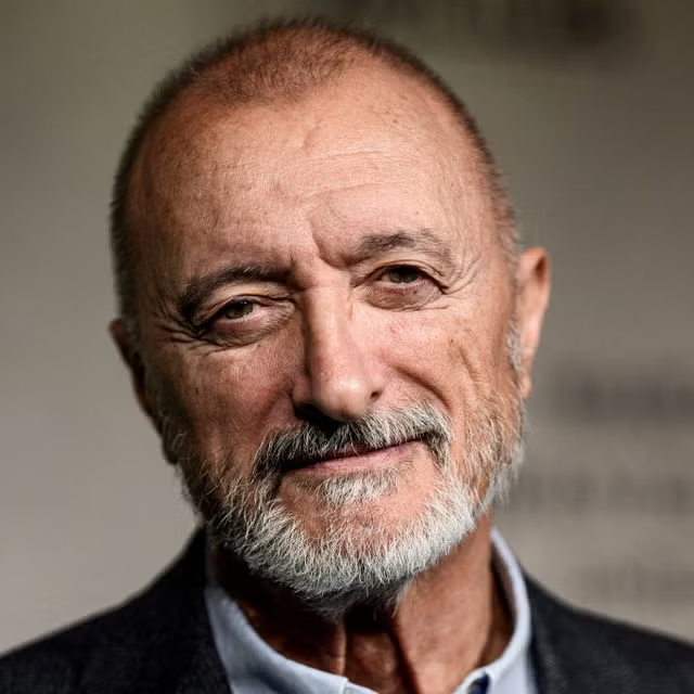 "La única épica posible es no permitir que la batalla se libre sin pelear. Vamos a morir todos. Pero hay que combatir. Pelear por aquello en lo que crees. Pelear por razones lúcidas, no fanáticas."

Arturo Pérez-Reverte
* leído hoy.