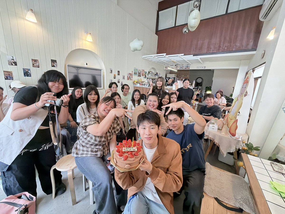 llafolk_ tweet media