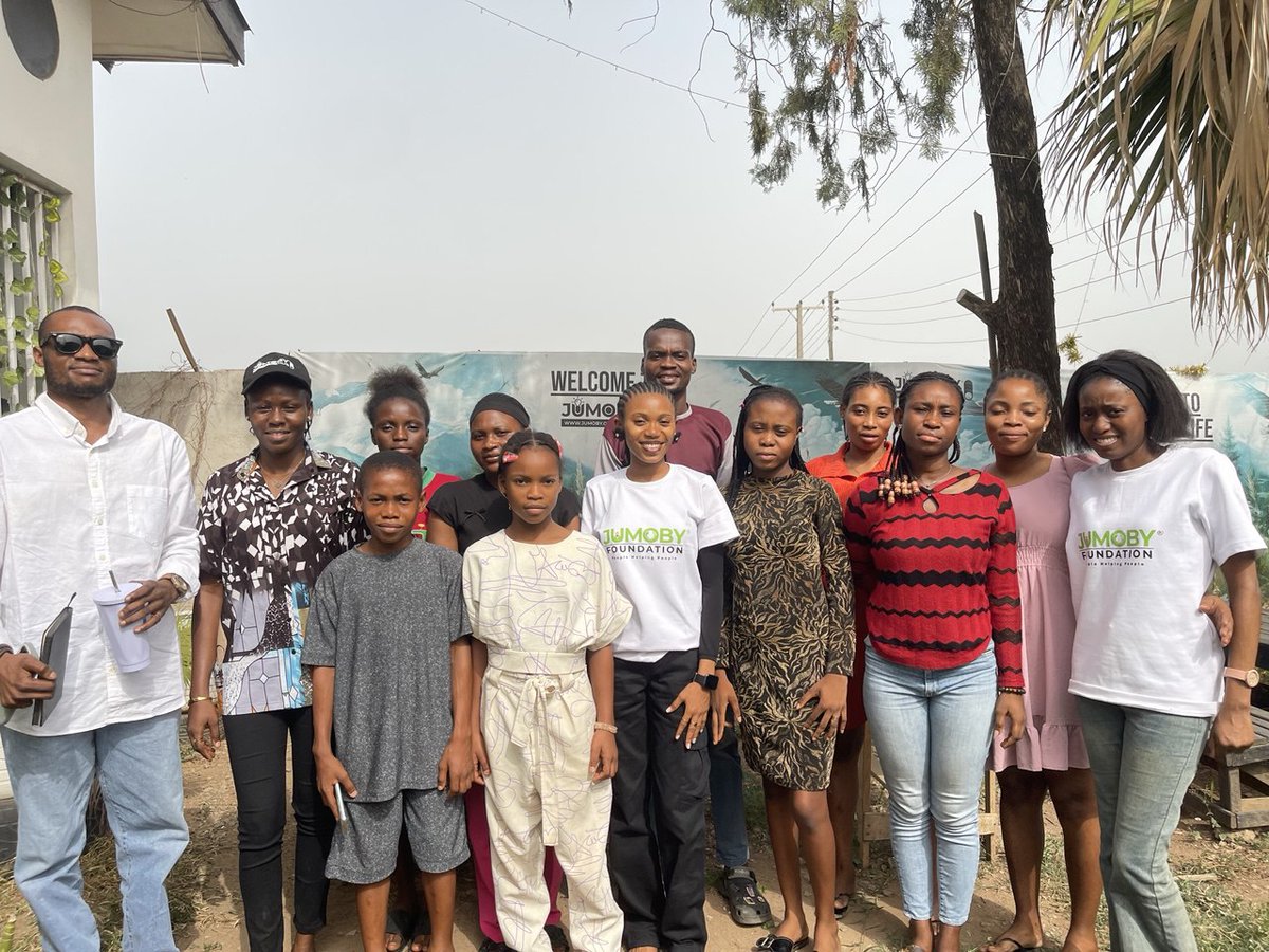 JumobyFDN's tweet photo. This past Saturday, we dived into the world of digital creativity at the Jumoby Skill Sprint!

Our participants got hands-on, learning how to edit stunning designs on Canva. All in a beginner-friendly, step-by-step way.

#JumobySkillSprint #DigitalSkills #CanvaDesign #Blord https://t.co/pJ97mDPpXt