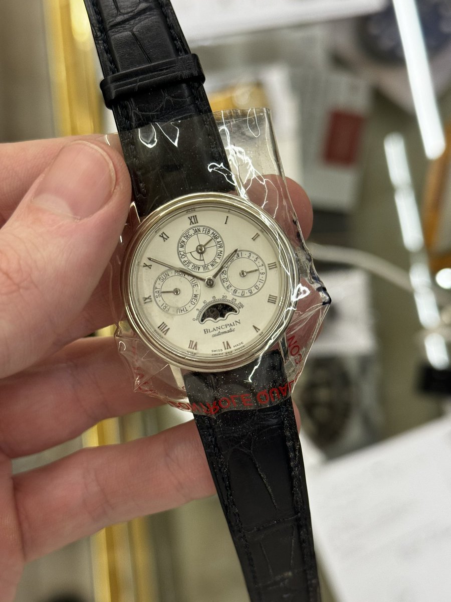 Rolex gmt ref. 16710 ‘Coke’ swiss only
Blancpain perpetual calendar ref. 5495 en platine, une rareté