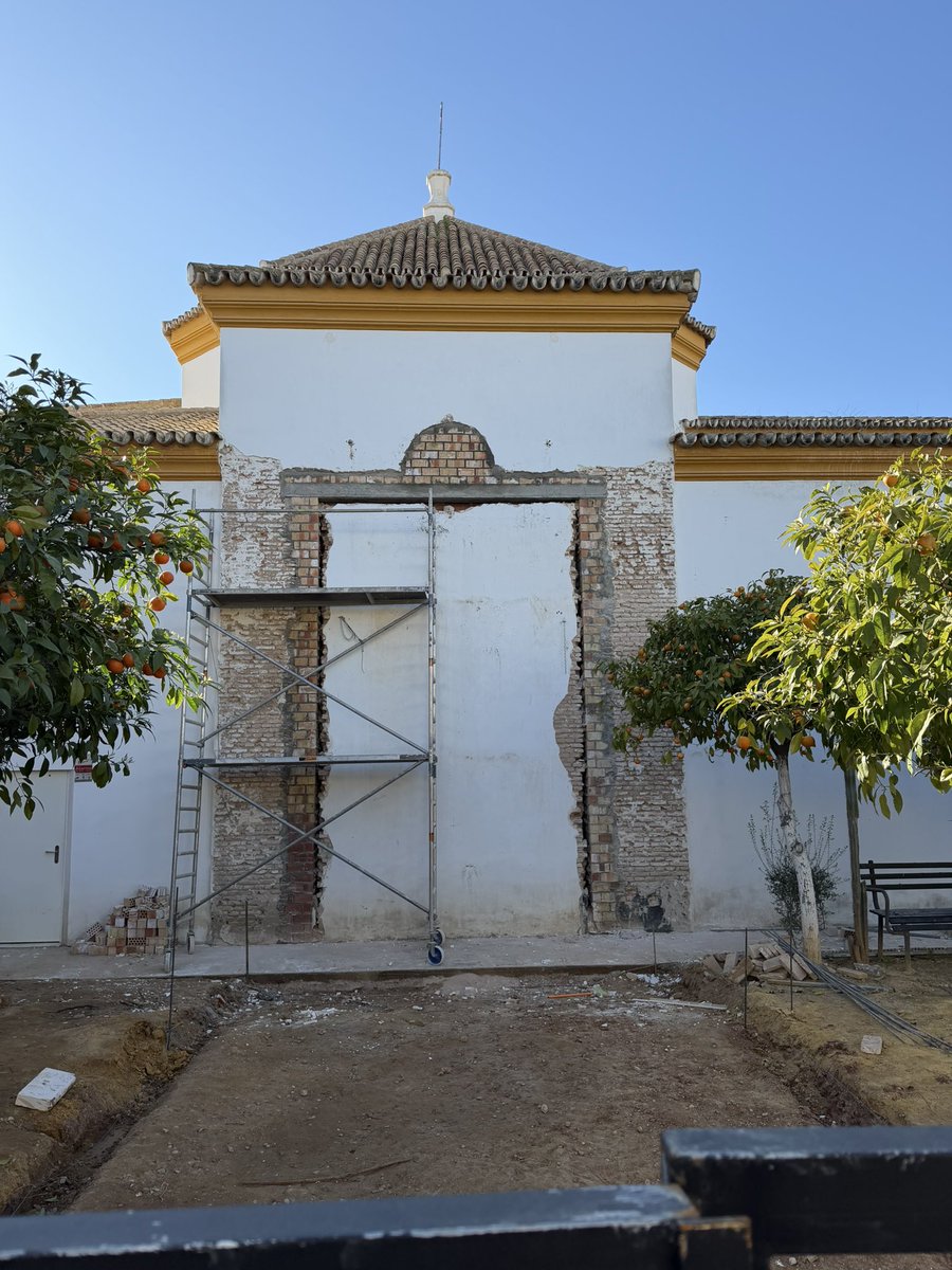🧵 | OBRA | PUERTA DE SALIDA DEL TEMPLO

Las obras de la puerta de salida del templo siguen avanzando, y con ellas nuestra ilusión en un Viernes de Dolores que se aproxima cada vez más.
