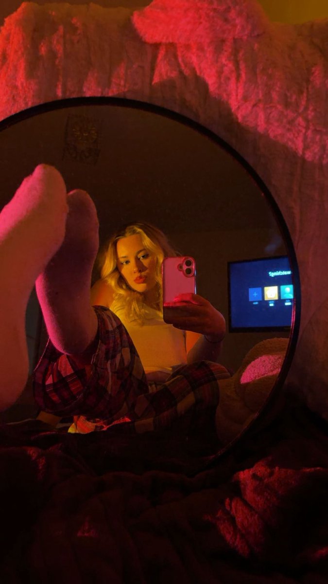 Spoil_PrincessP's tweet photo. sniff the screen 😋 https://t.co/Q9RxEBXN4p