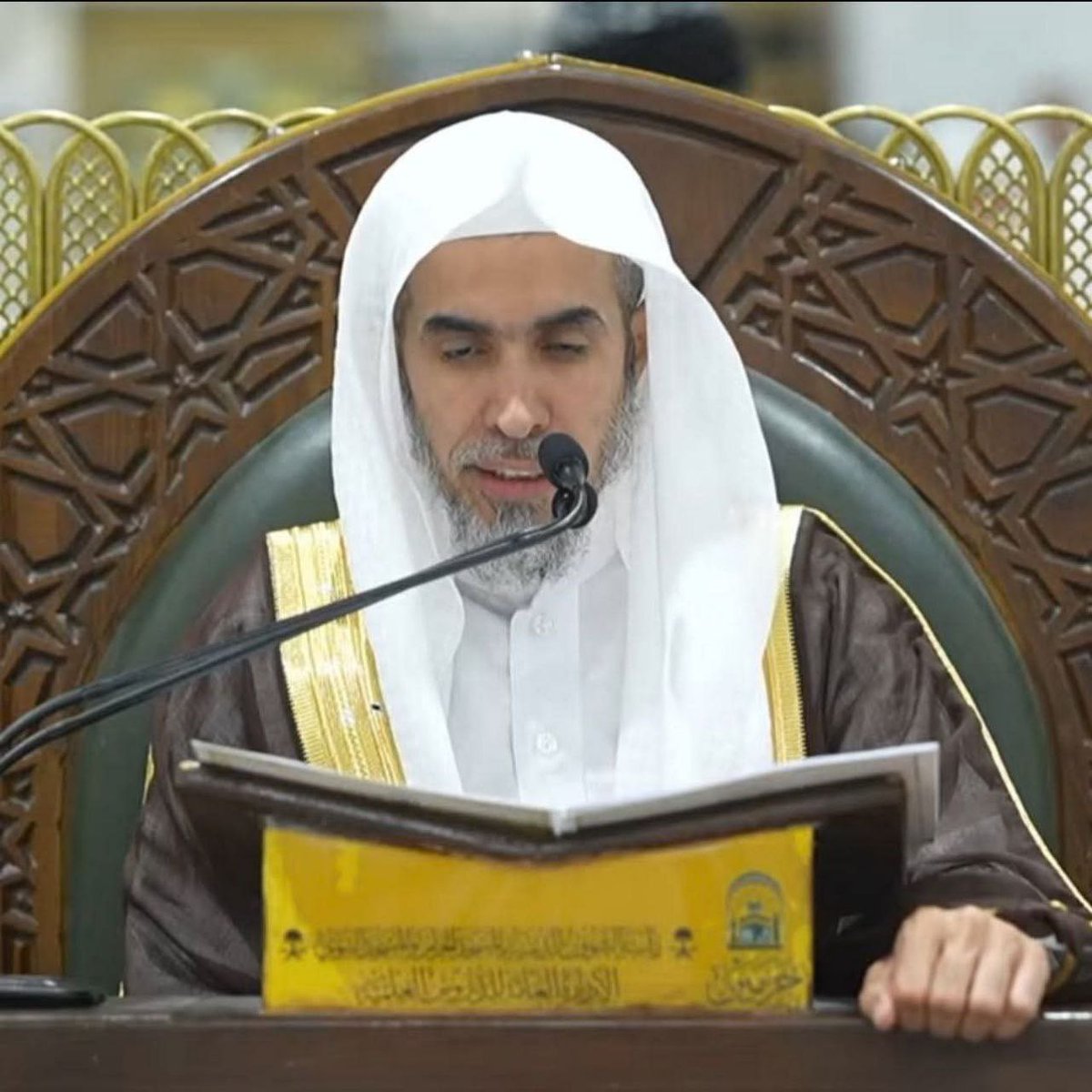 أما عن هذا الشيخ فهو الفقيه الذي لا يشق له غبار بشهادة أشياخه ورزقه الله تواضعًا جمًا وسعة إطلاع ودقة فهم وطول بحث وحسن مناقشة، من أراد التأصيل فليلزم شروحه ودروسه،وله مؤلفات عدة تدل على تبحره في الفقه، إنه فضيلة الشيخ الفقيه عبدالسلام بن محمد الشويعر.

وفي كل زمان يظهر عالم يفتح