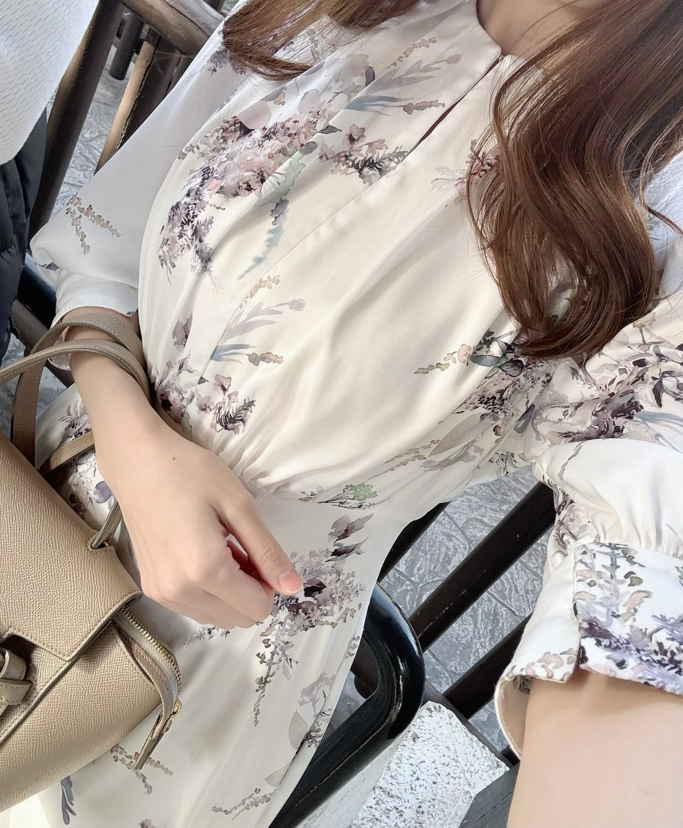 今日は去年購入したFrench Bouquet Puff Sleeve Dress着てレゴランド