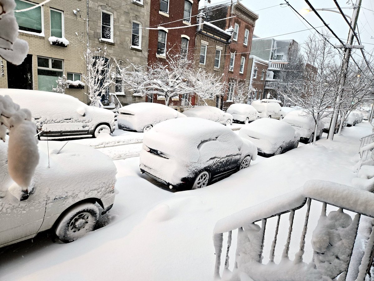 Beautiful but there has to be at least 12" in Fishtown!! <a href="/DrewForecast/">Meteorologist Drew Anderson</a> <a href="/MikeFOX29/">Mike Jerrick</a> <a href="/AlexHolleyFOX29/">Alex Holley</a> <a href="/SueSerioFox29/">Sue Serio</a> <a href="/FOX29philly/">FOX 29</a>