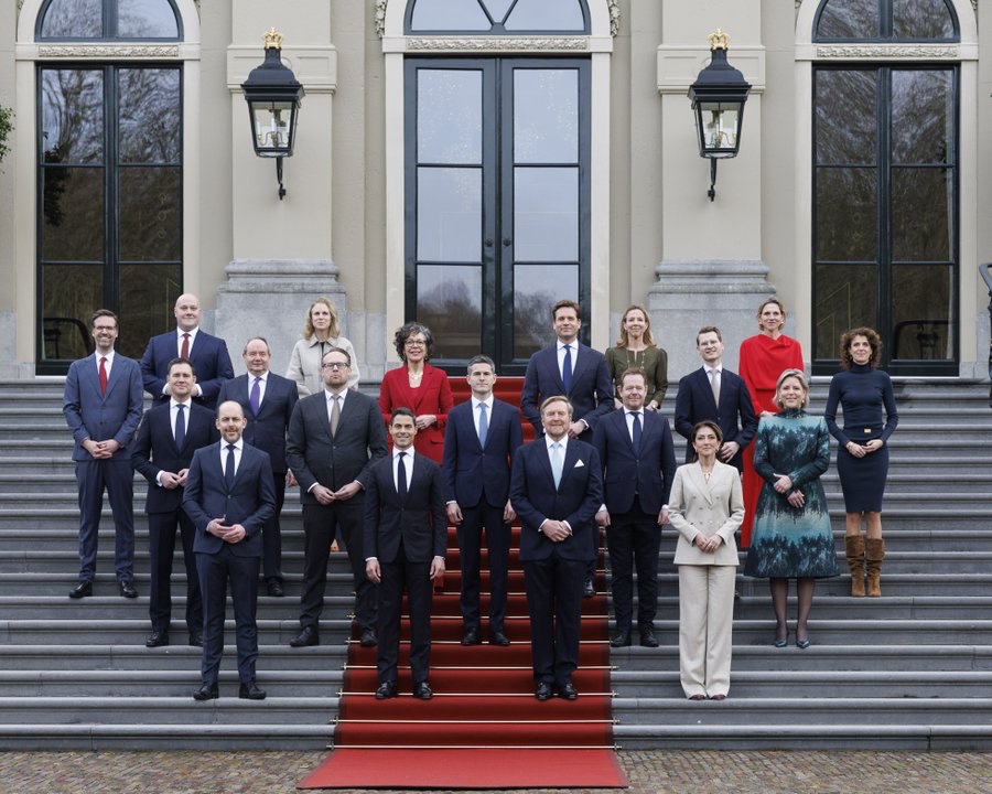 #beëdiging 

Met een diep verlangen naar een fascistisch en racistisch beleid zoals dat van Trump, deportaties, remigratie enz.. enz.., zijn extreemrechtsen/fascistenaanhangers druk met: 

#nietmijnkabinet
#nietmijnpremier