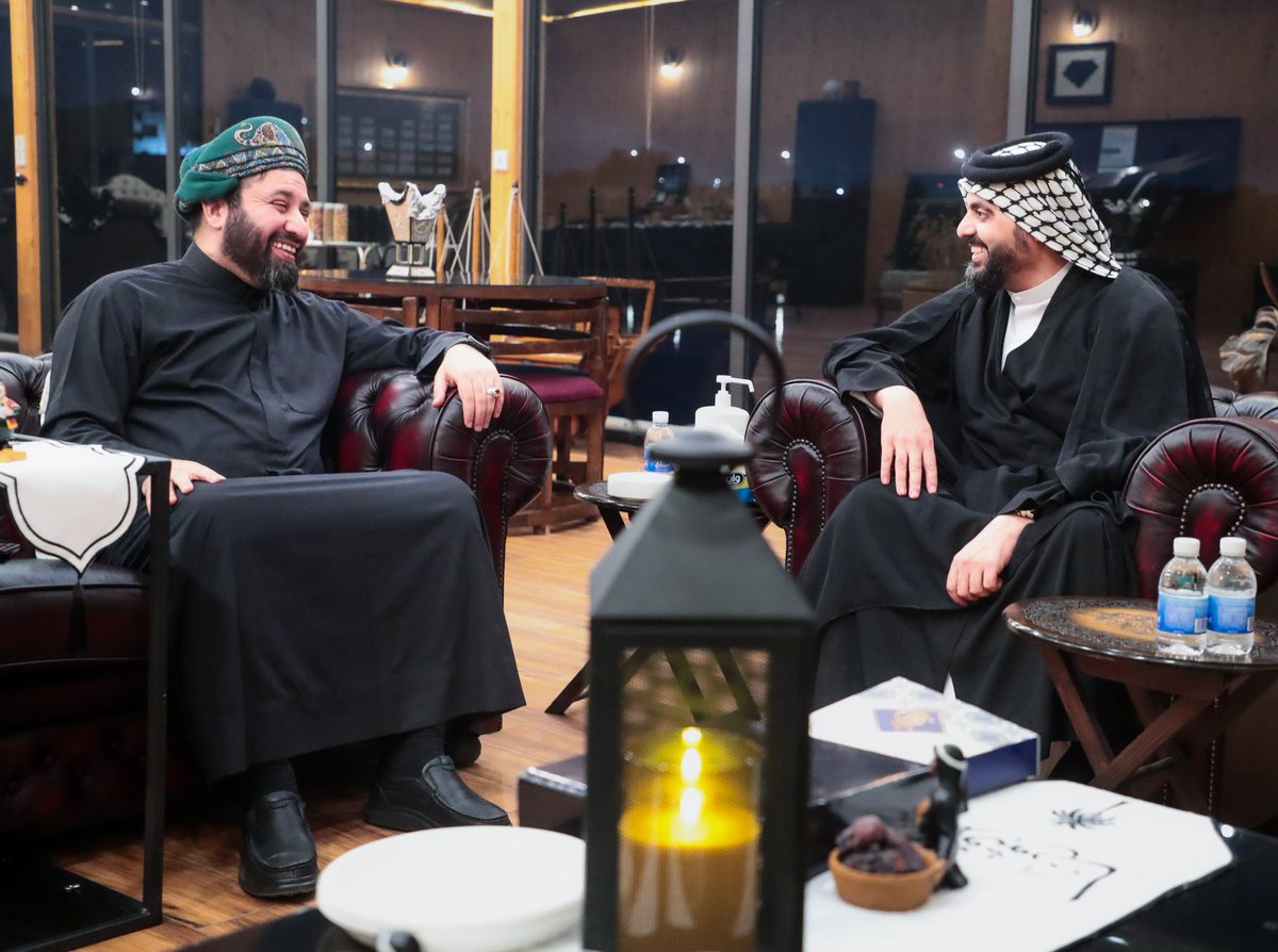 في أجواءٍ رمضانيةٍ مباركة.. الشيخ الأمين يزورُ رئيسَ هيئة الحجِّ والعُمرة

زارَ الأمين العام لحركةِ عصائب أهل الحق، سماحةَ الشيخ قيس الخزعليِّ، ويرافقُهُ سماحة السيد محمد الطباطبائي، اليوم، الشيخ سامي المسعودي رئيسَ هيئةِ الحجِّ والعُمرة.

وجرى خلالَ اللقاءِ تبادلُ التهاني