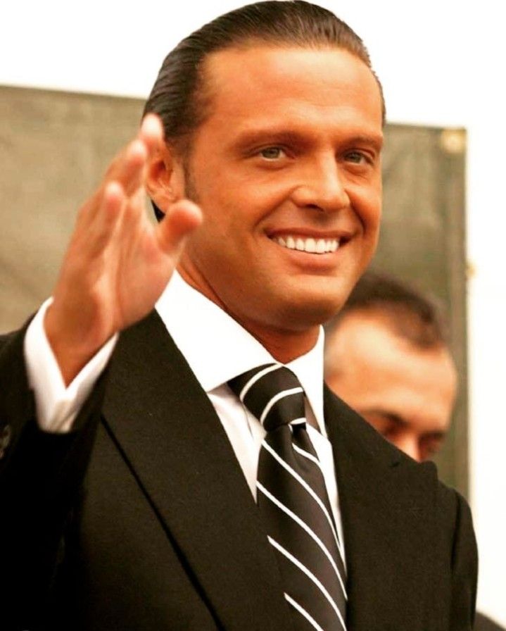 Feliz  Jueves de Luis Miguel  ♥
@lmxlm #LuisMiguel #TXLM #FansClubOficialChile
