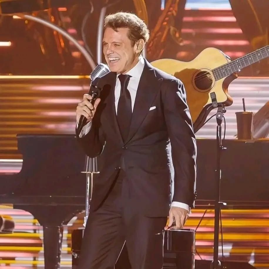 Ese delirio donde se excede lo irreal, lo inexistente ♫ 
@lmxlm #LuisMiguel #TXLM #FansClubOficialChile
