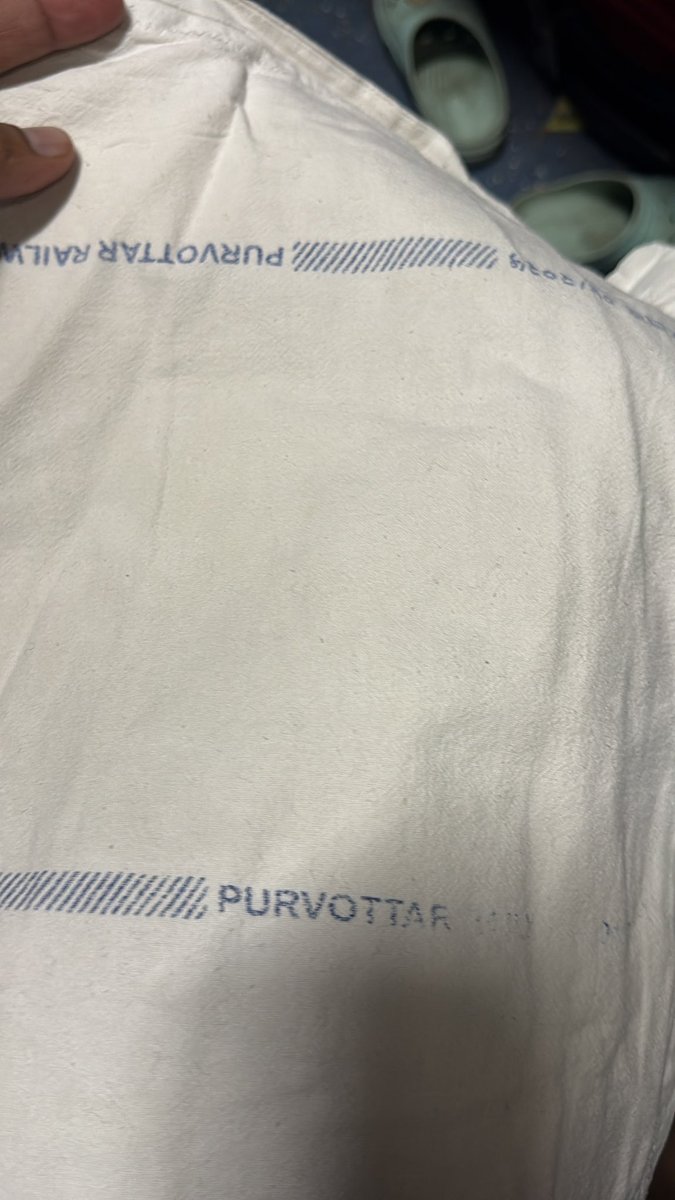mukesh0419's tweet photo. @RailwaySeva @drmljn @rsprasad very dirty bad roll https://t.co/AmDjE3obiz