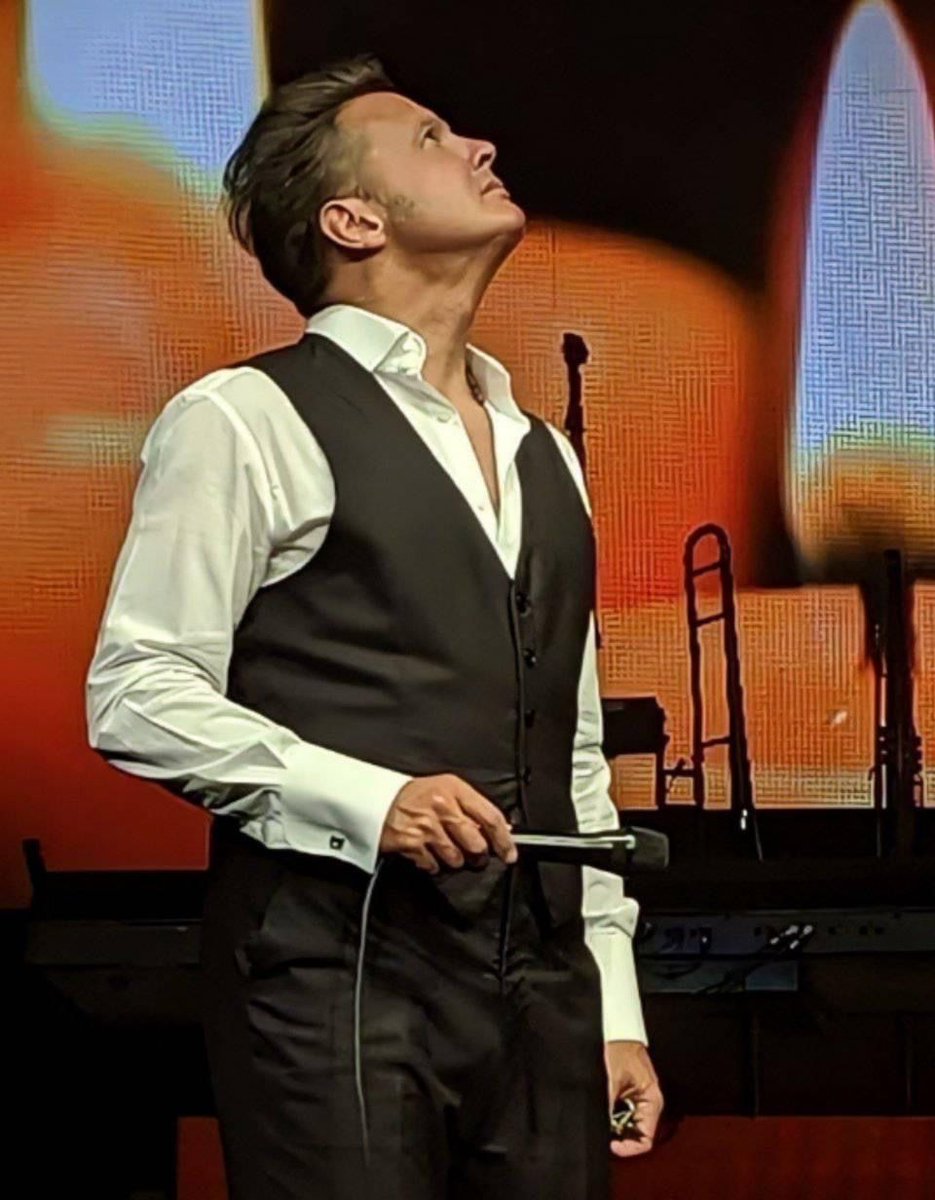 Como una flor sembrarte en mi  ♥
@lmxlm #LuisMiguel #TXLM #FansClubOficialChile