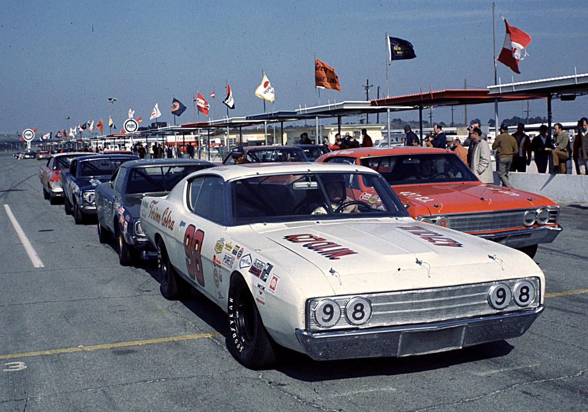 row_racing's tweet photo. LeeRoy Yarbrough (2/23/69)
#500Winner 🏁  #GreatAmericanRace https://t.co/9BrFYcsXnE