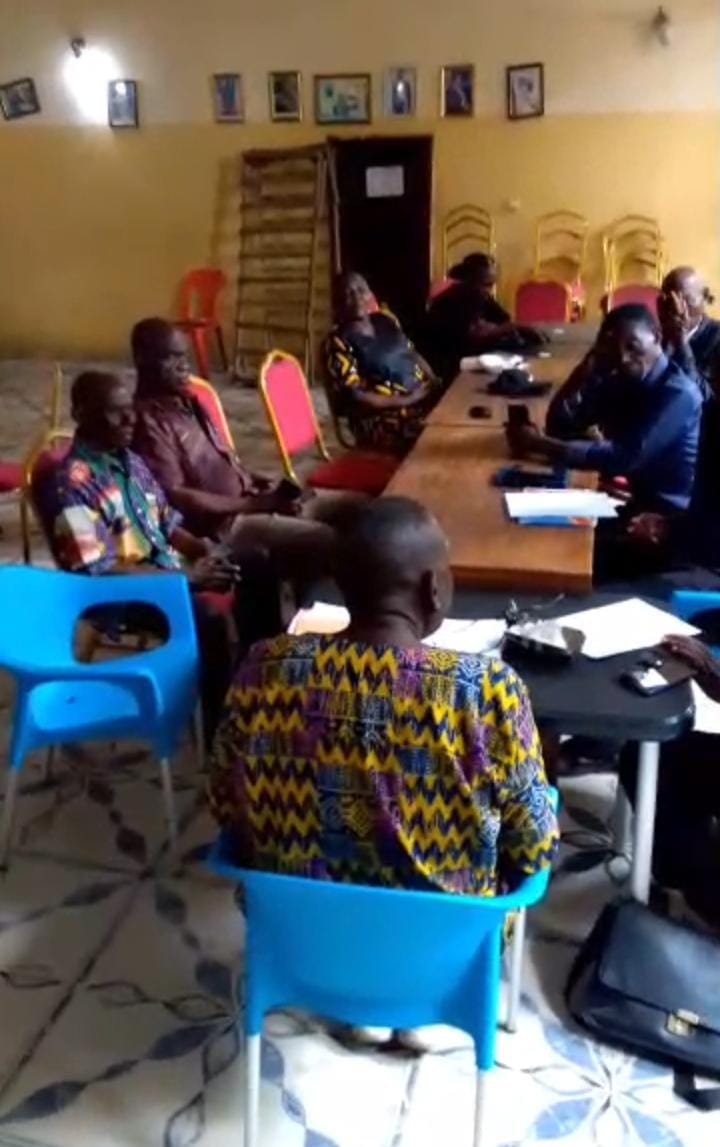 acprdcongo's tweet photo. #RDC : l’implication des habitants de la commune de #Matete, dans le centre de #Kinshasa, en République démocratique du Congo, a été sollicitée lundi, par les autorités locales pour lutter contre l’insécurité et l’insalubrité, lors d’un dialogue communautaire.
" Au cours de nos échanges, les participants ont insisté sur la nécessité d’une implication active de la population dans la lutte contre ces deux fléaux. La lutte contre l’insécurité et l’insalubrité ne peut pas reposer uniquement sur la police ou sur les autorités communales. Elle commence dans chaque quartier, dans chaque avenue et même devant chaque parcelle », a déclaré Félix Kudia, coordonnateur du Comité local du développement de Matete (CLDM).
Découvrez d'autres informations sur notre site web https://t.co/tGEWJ2Bgzn