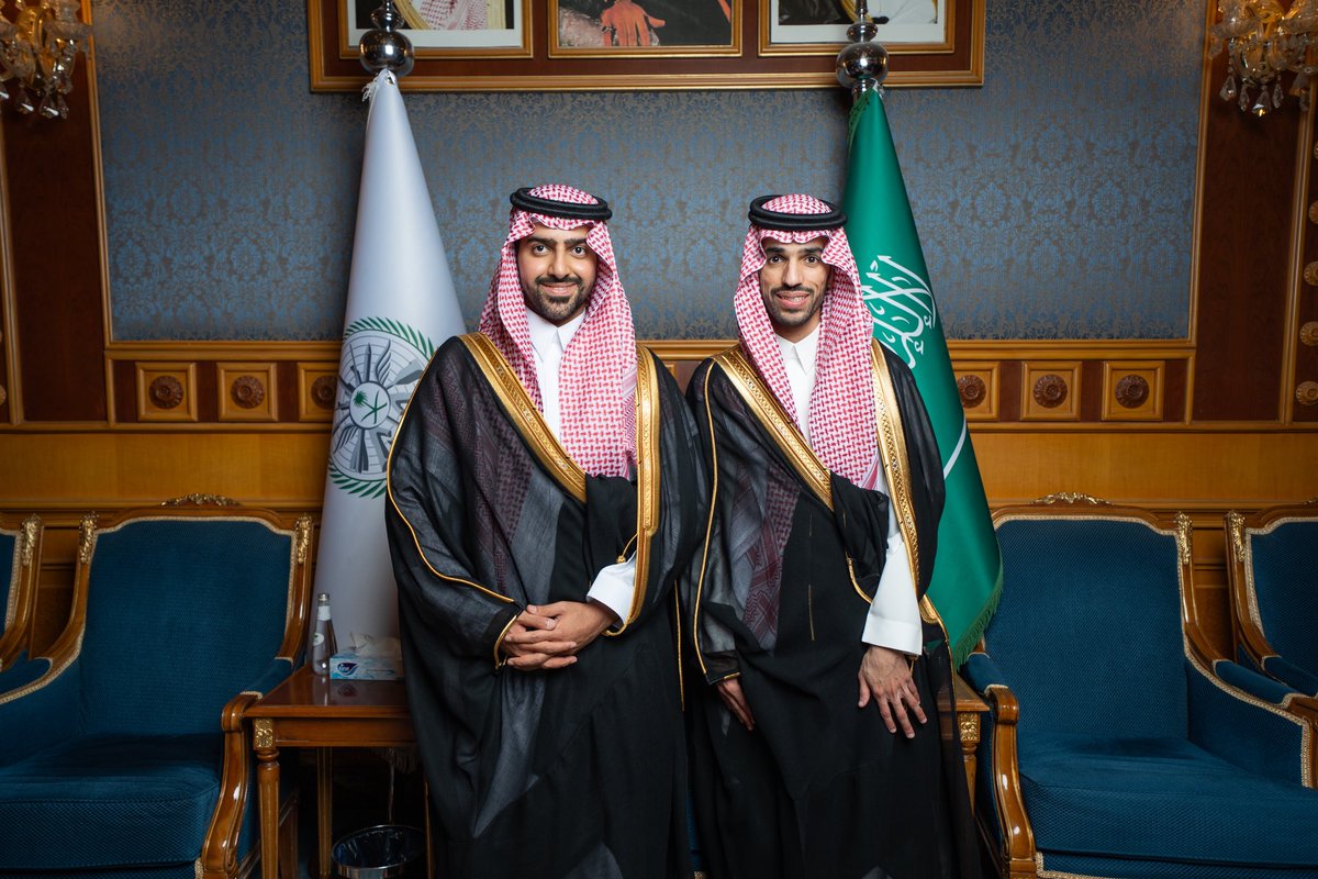 sumo_vrr's tweet photo. فرحتك الكبيرة تستحق أن تُخلد مع سمو سواء تحتاج صور أو مونتاج فيديو أو تصوير درون أو حتى بث مباشر .. كله متوفر عندنا بأيادي سعودية تفهم احتياجك 🤍☝🏻

#مصورين_سعوديين #ليلة_العمر #بث_مباشر #الرياض https://t.co/P4J6hhAVWs